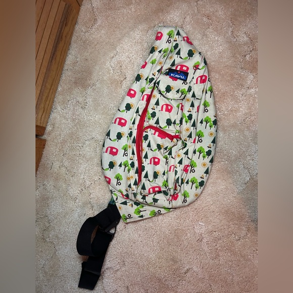 Kavu Rope Canvas Sling Bag with Cream background and Red/ Green Camper Print - Picture 1 of 9